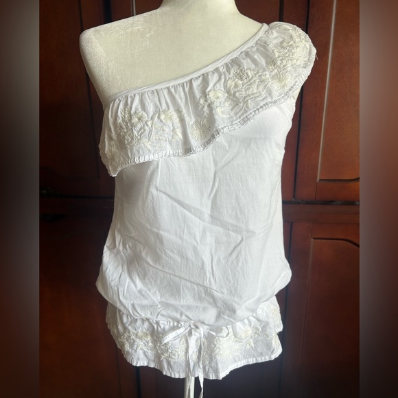 Buffalo David Bitton Tops - White One Shoulder Embroidered Drawstring Waist Top